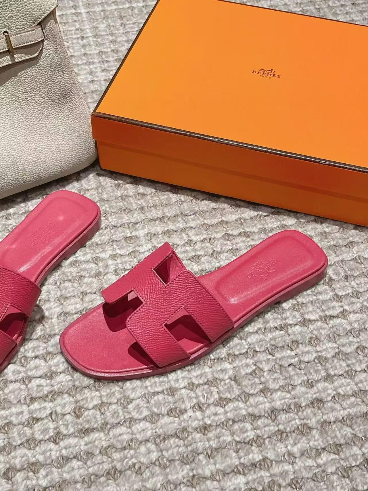 ua H**me5 oran sandal
