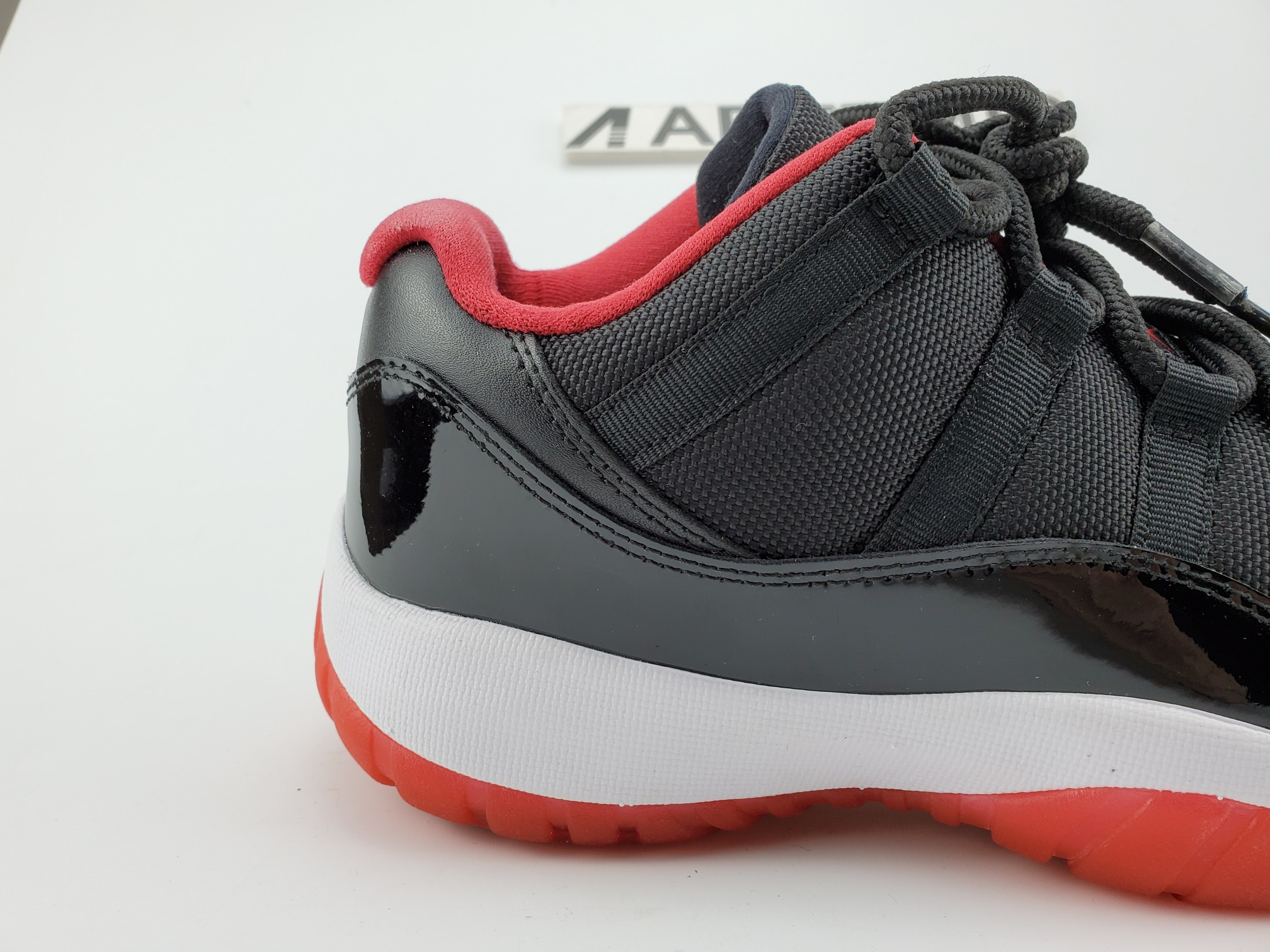 Air Jordan 11 Retro Low Bred