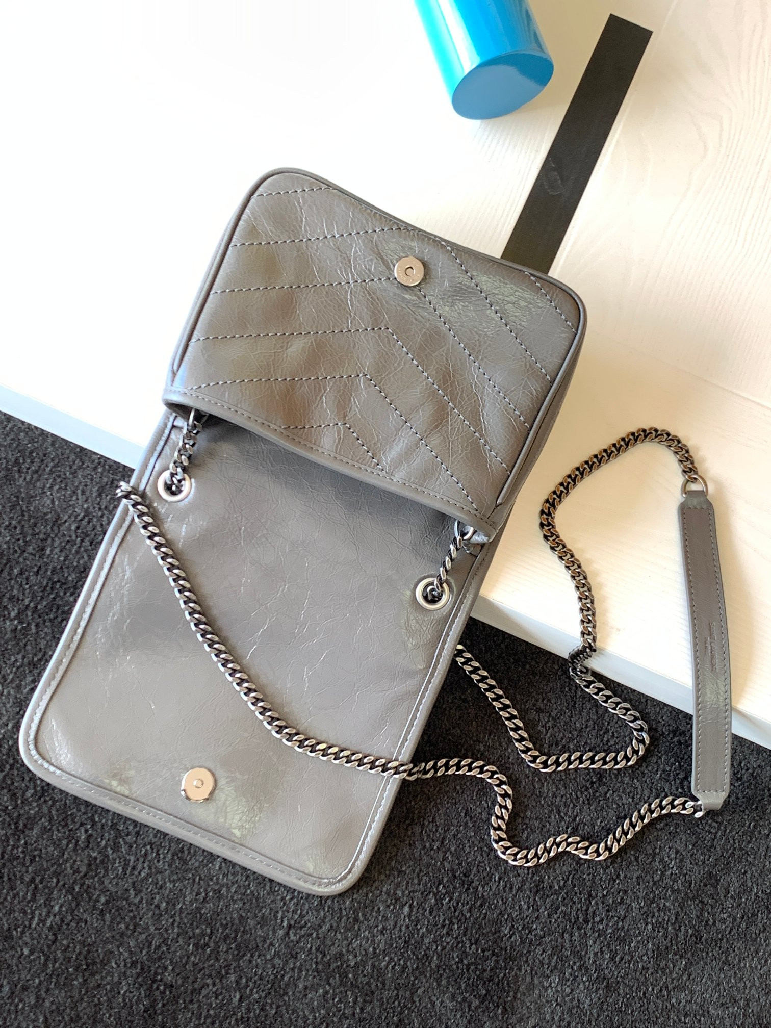Y*L niki chain wallet in shiny leather gray 19 x 15 x 6 cm