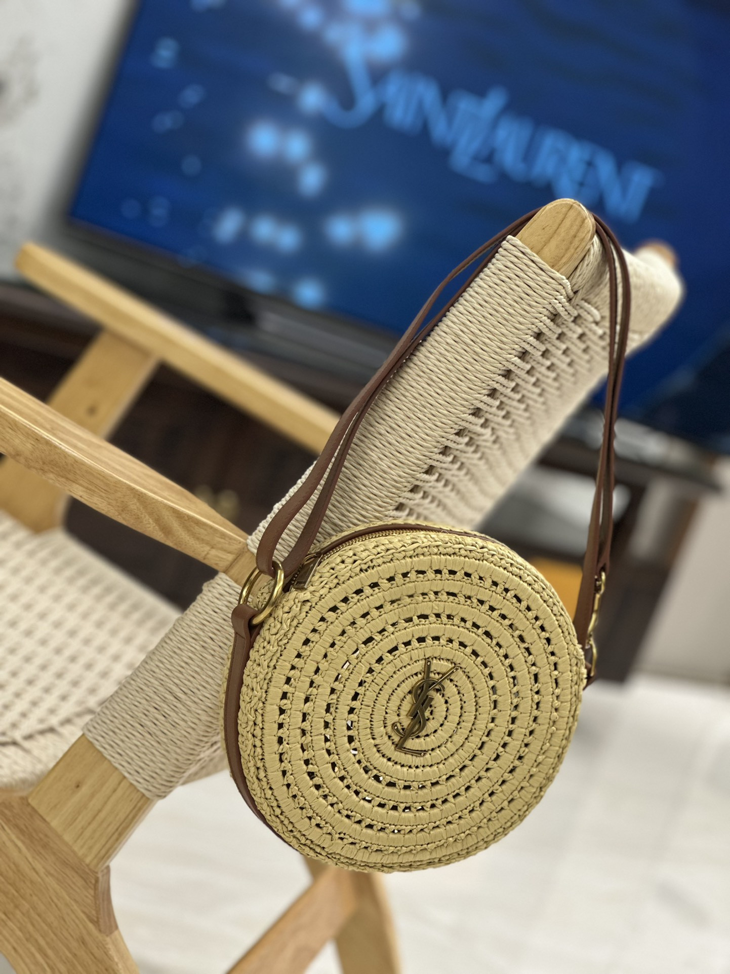 Y*L round bag in raffia and vegetable-tanned leather color natural