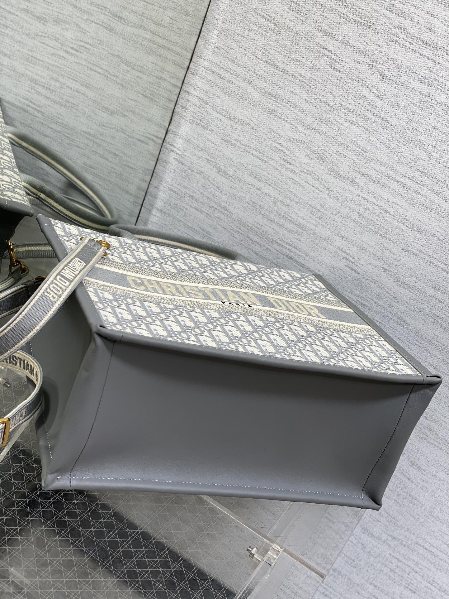 D*or medium D*or book tote gray D*or oblique embroidery and calfskin 36.5 x 28 x 17.5 cm