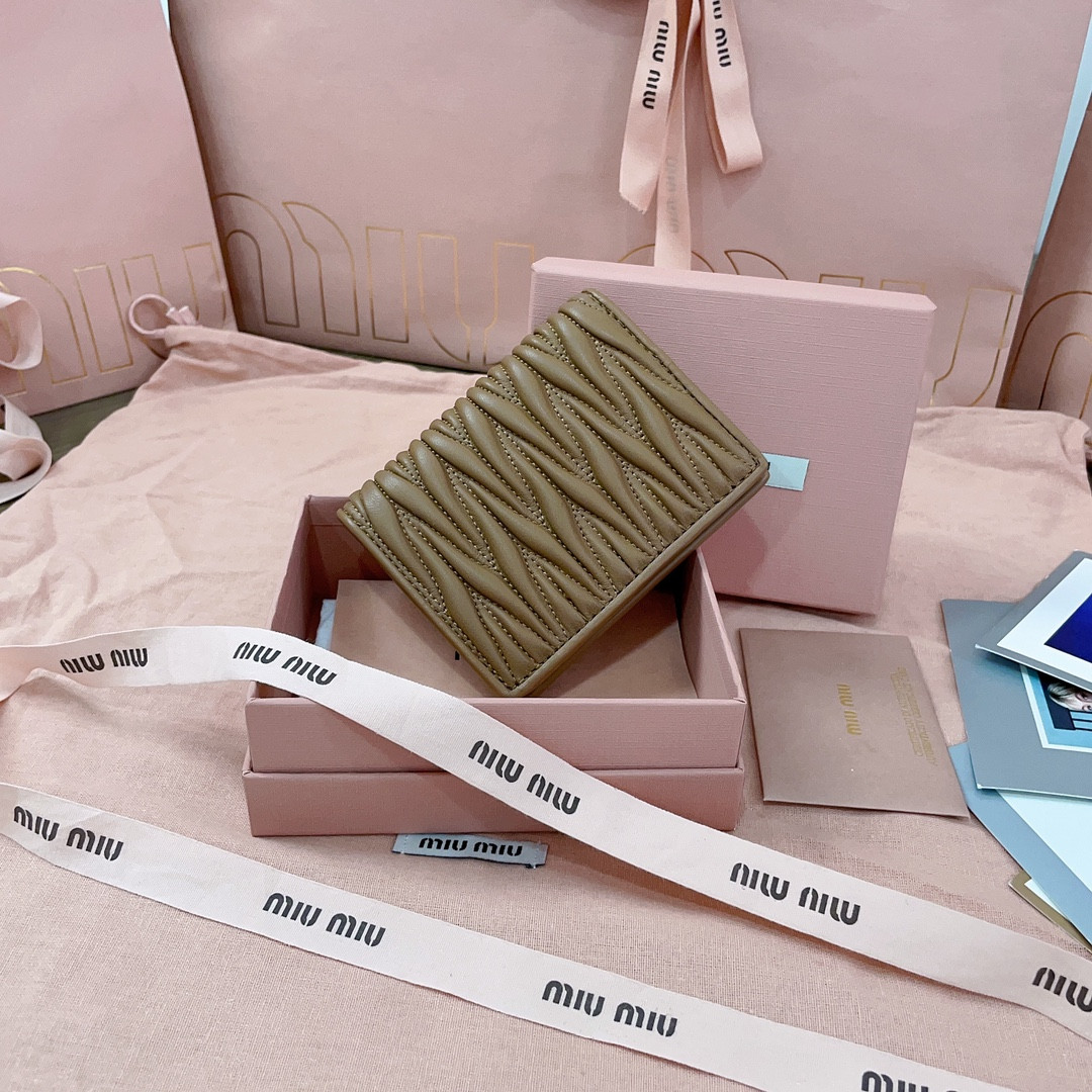 Miu Miu Small matelassé nappa leather wallet 11.2x8.5cm