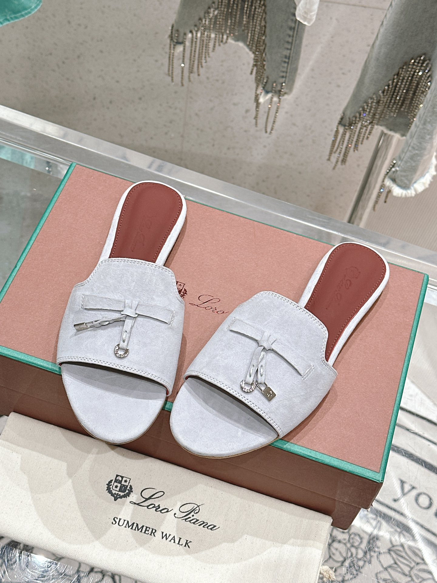 ua L**o p*ana summer charms sandal