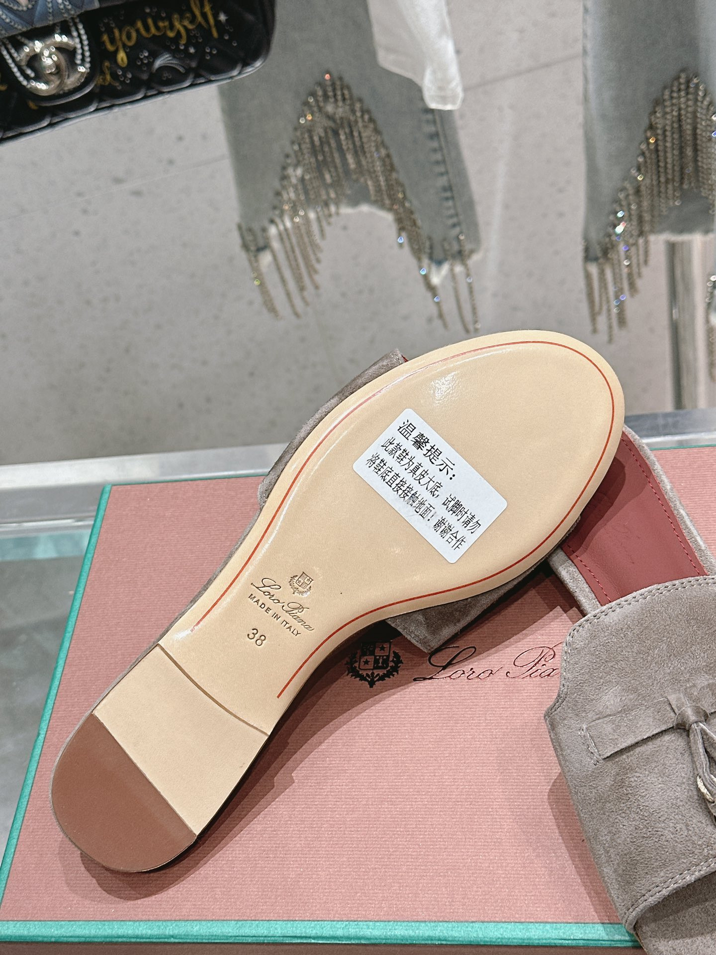 ua L**o p*ana summer charms sandal